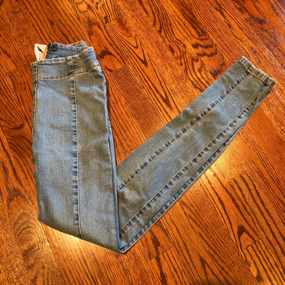 Brandy Melville High-Waisted Jeans